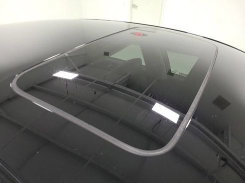 Used 2022 Honda Accord Touring image 11