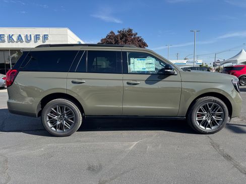 New 2025 Ford Expedition Platinum w/ Stealth Performance Package image 3