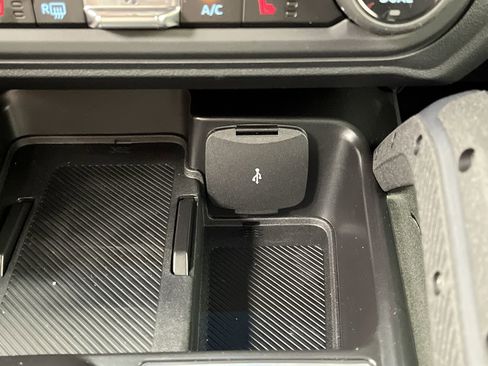 New 2025 Ford Bronco Badlands image 21