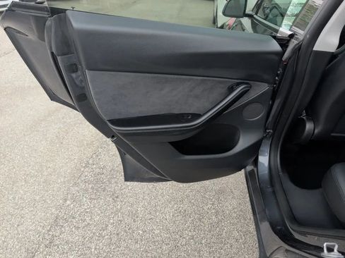 Used 2022 Tesla Model Y Long Range AWD/4WD image 15