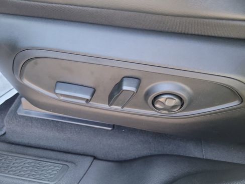 New 2025 Jeep Grand Cherokee Altitude image 17