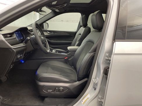 New 2025 Jeep Grand Cherokee L Altitude image 14