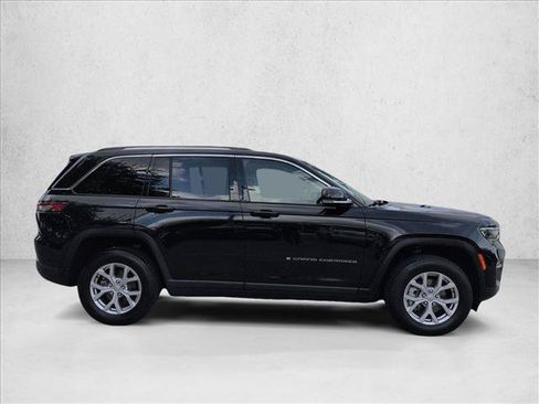 Used 2022 Jeep Grand Cherokee Limited w/ Trailer Tow Prep Group (B) AWD/4WD image 4