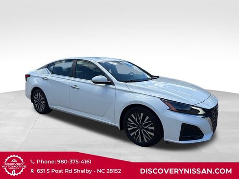 Certified 2024 Nissan Altima 2.5 SV w/ SV Premium Package FWD image 4