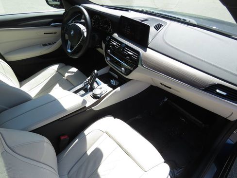 Used 2018 BMW 530e xDrive AWD/4WD image 14