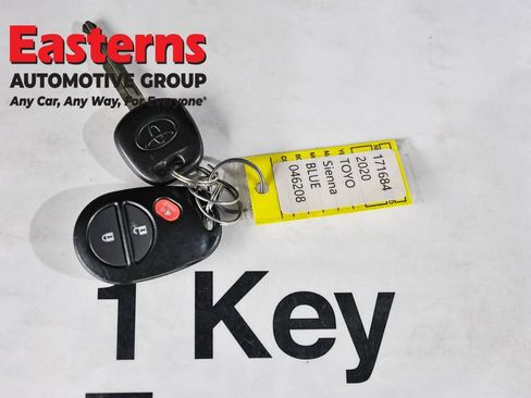 Used 2020 Toyota Sienna L FWD image 23