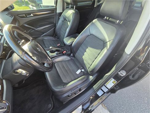 Used 2015 Volkswagen Passat TDI SEL Premium FWD image 12