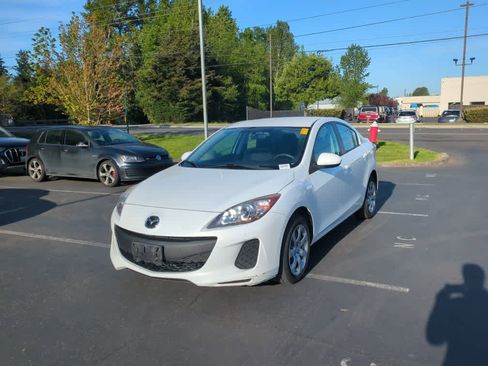 Used 2013 MAZDA MAZDA3 i SV FWD image 2