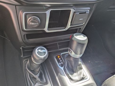 Used 2022 Jeep Wrangler Sport AWD/4WD image 17
