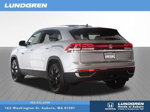 Used 2024 Volkswagen Atlas Cross Sport SE AWD/4WD image 3