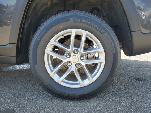 New 2026 Jeep Grand Cherokee Laredo image 11