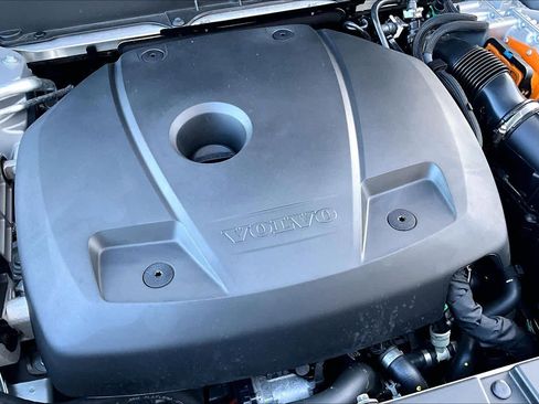 Used 2025 Volvo XC90 T8 Plus image 30