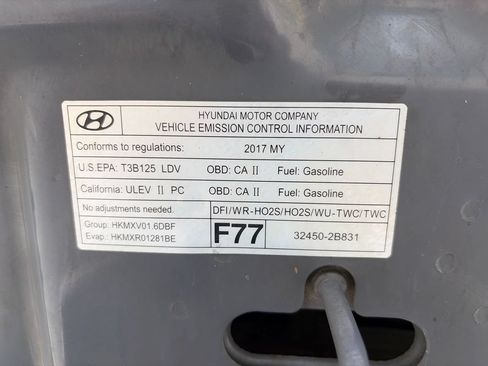 Used 2017 Hyundai Veloster FWD image 23