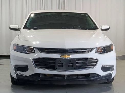 Used 2017 Chevrolet Malibu LT w/ Leather Package FWD image 3