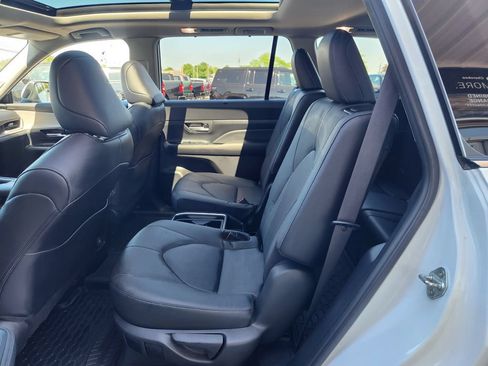 Used 2024 Toyota Grand Highlander AWD image 19