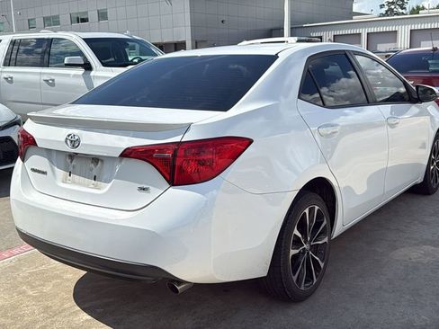Used 2017 Toyota Corolla SE FWD image 3