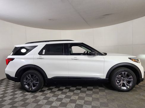 New 2026 Ford Explorer Active w/ Active Comfort Package AWD/4WD image 8