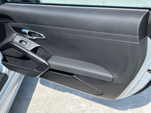 Used 2018 Porsche 718 Cayman RWD image 14