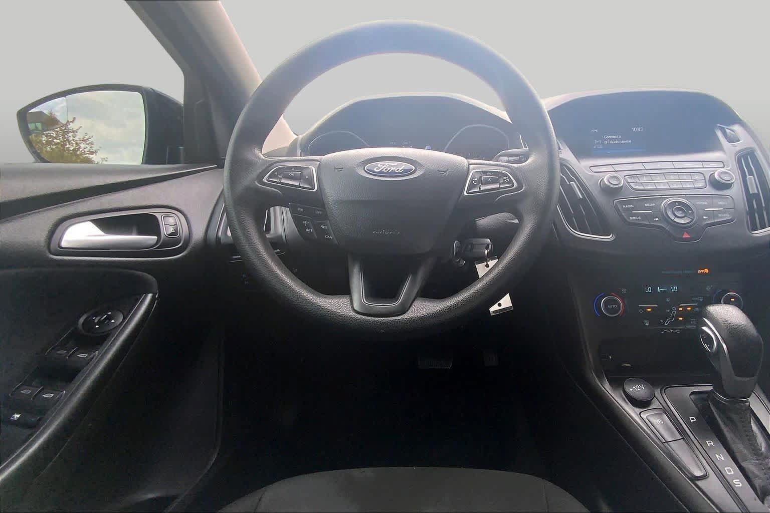 Used 2018 Ford Focus SE w/ SE Appearance Package FWD image 6