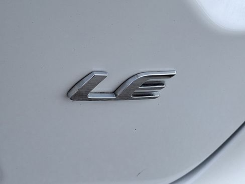 Used 2020 Toyota Corolla LE image 30