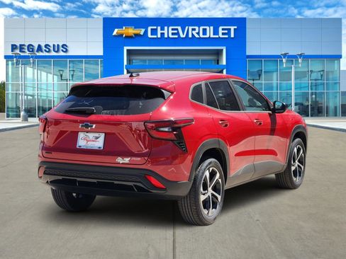 New 2026 Chevrolet Trax RS w/ Sunroof Package FWD image 5