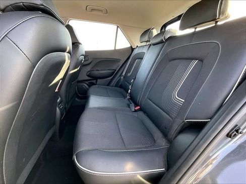 Used 2024 Hyundai Venue Limited FWD image 15