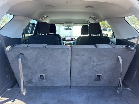 Used 2023 Ford Explorer XLT image 27