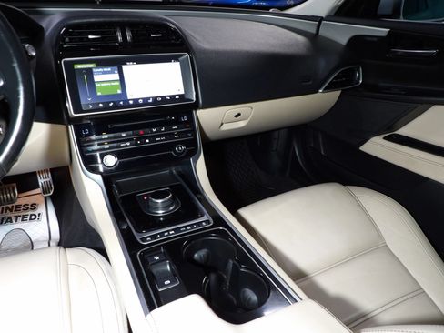 Used 2017 Jaguar XE Prestige AWD/4WD image 15
