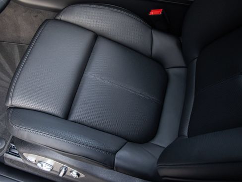 Certified 2026 Porsche Macan AWD/4WD image 27