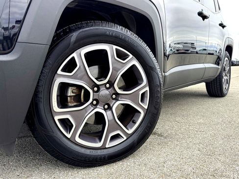 Used 2016 Jeep Renegade Limited image 2