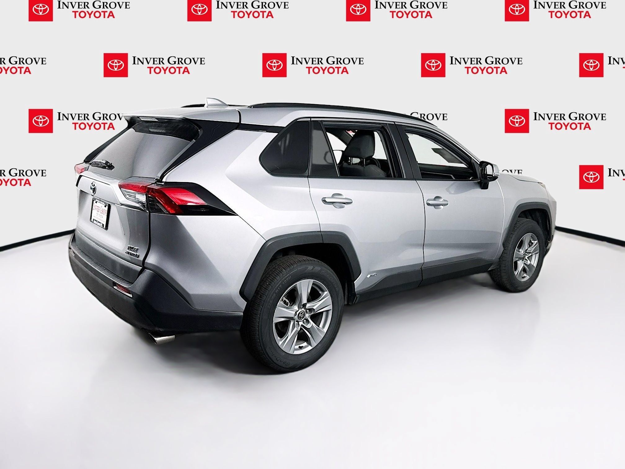 Used 2022 Toyota RAV4 XLE w/ Convenience Package AWD/4WD image 5