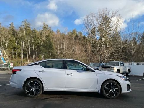 New 2025 Nissan Altima 2.5 SR image 5