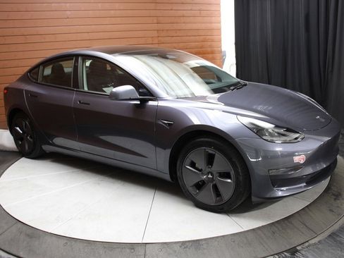 Used 2023 Tesla Model 3 Standard Range image 12