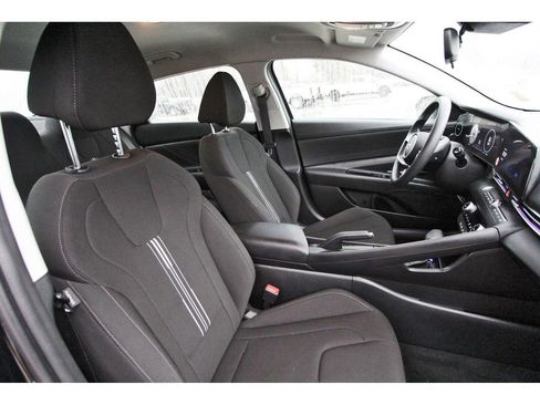 Used 2024 Hyundai Elantra SEL image 27