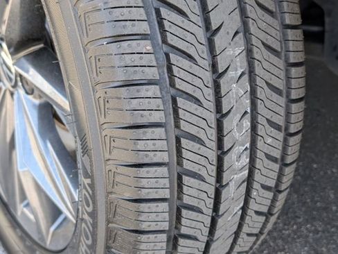 Used 2022 Volkswagen Tiguan SE image 29