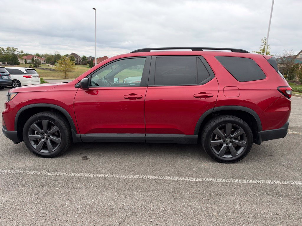 Used 2024 Honda Pilot Sport image 7