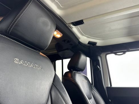 Used 2017 Jeep Wrangler Unlimited Sahara w/ Connectivity Group image 14