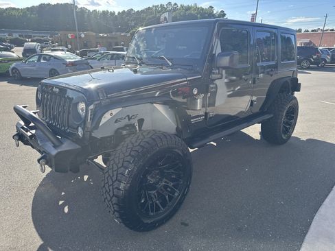 Used 2017 Jeep Wrangler Unlimited Sport w/ Quick Order Package 24S AWD/4WD image 4