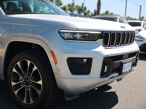 Used 2023 Jeep Grand Cherokee Overland RWD image 7