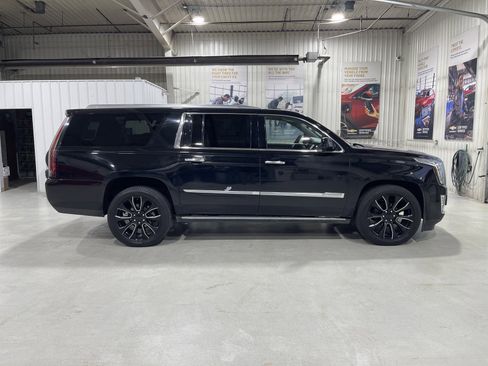 Used 2015 Cadillac Escalade ESV Premium image 9