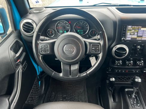 Used 2017 Jeep Wrangler Unlimited Rubicon w/ Connectivity Group image 16