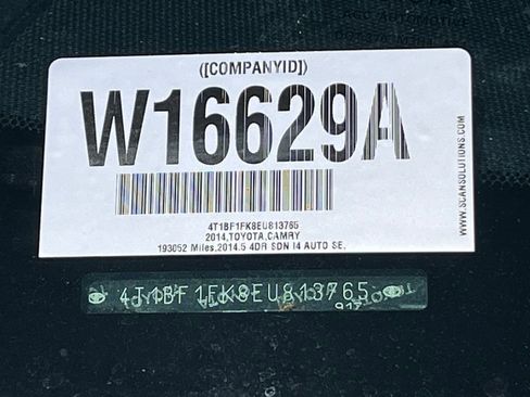 Used 2014 Toyota Camry SE image 2