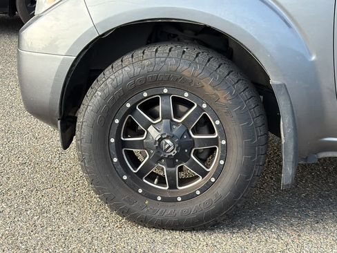 Used 2017 Nissan Frontier SV image 9