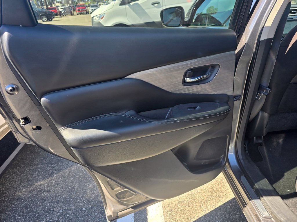 Used 2016 Nissan Murano SV w/ Premium Package FWD image 18
