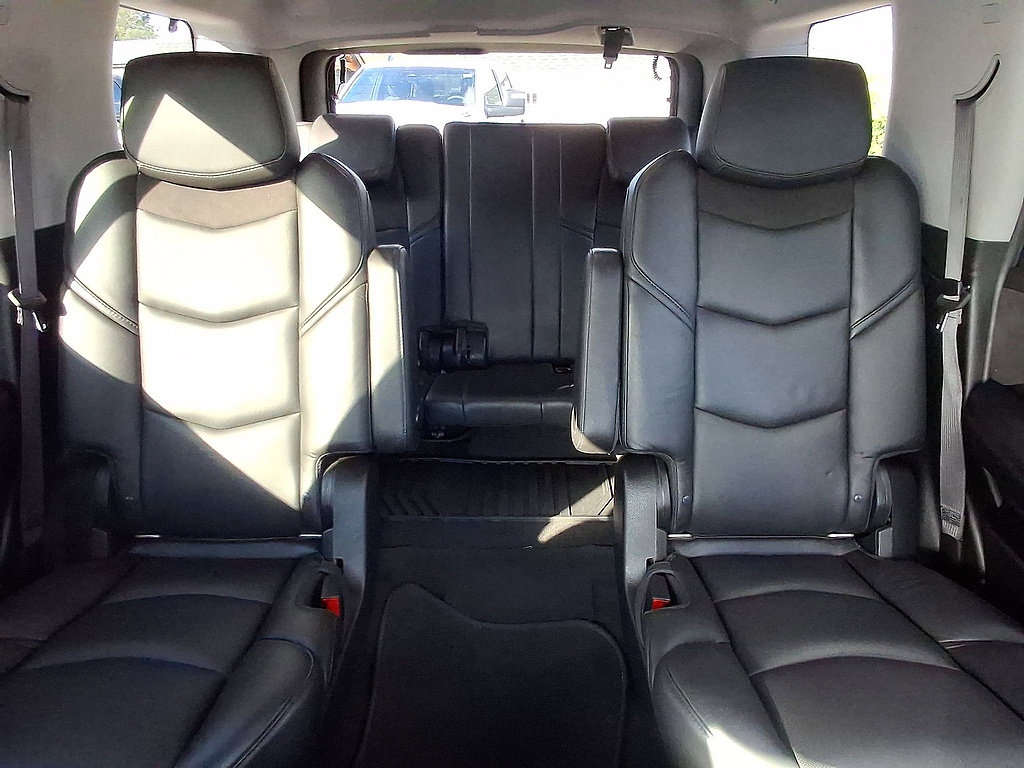 Used 2017 Cadillac Escalade Premium Luxury AWD/4WD image 13