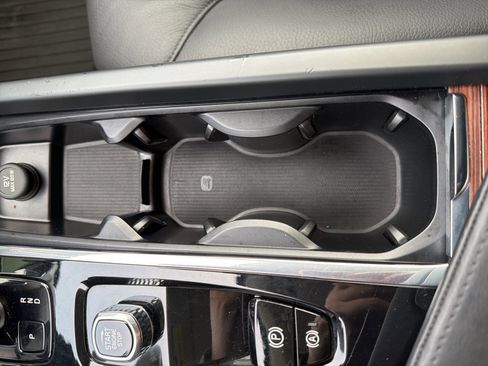 Used 2023 Volvo XC60 B5 Plus w/ Protection Package Premier image 40