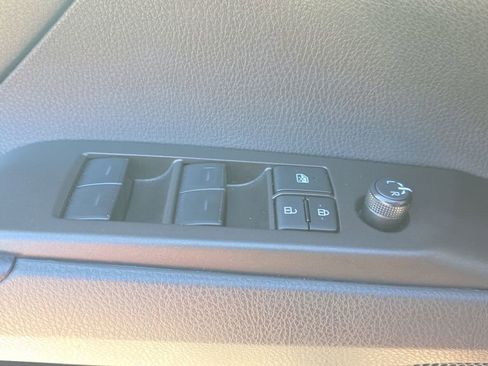 Used 2024 Toyota Camry SE image 19