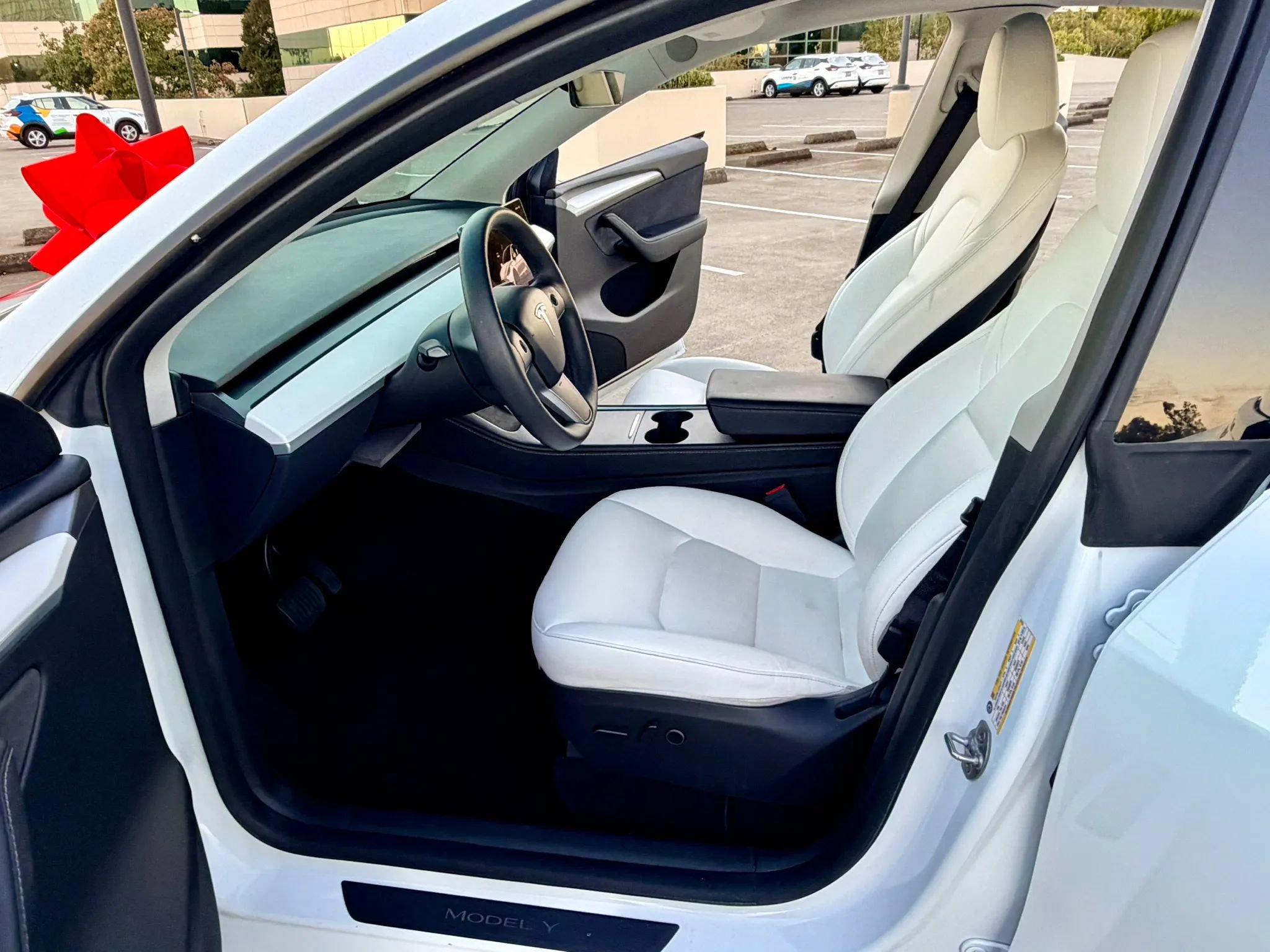 Used 2024 Tesla Model Y Long Range AWD/4WD image 23