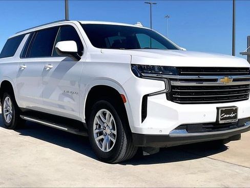 Used 2024 Chevrolet Suburban LT image 13