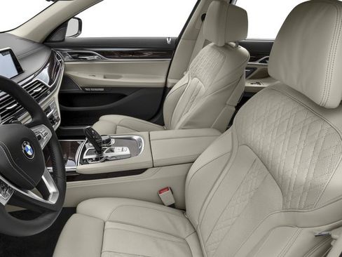 Used 2018 BMW 750i xDrive AWD/4WD image 12